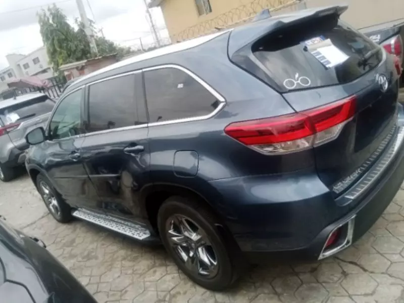 Toyota Highlander   - 2019