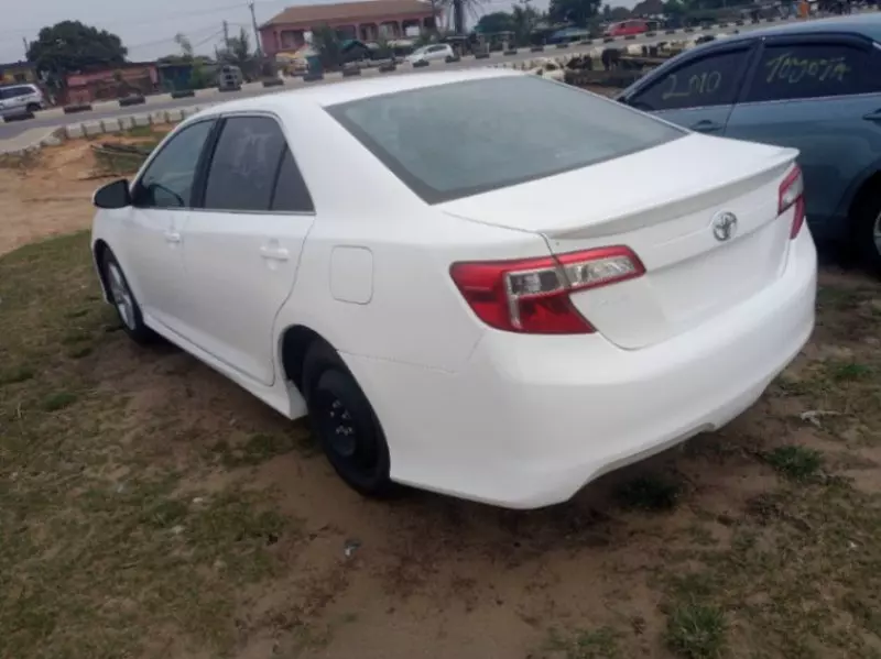 Toyota Camry   - 2014