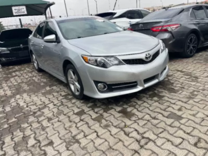 Toyota Camry - 2012