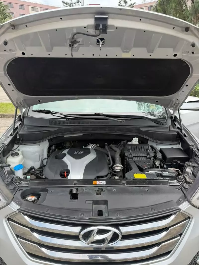 Hyundai Santa Fe   - 2014