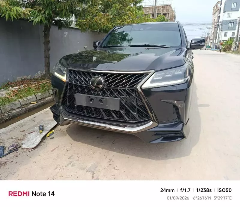 Lexus LX 570   - 1990