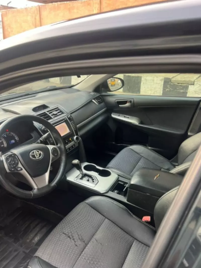 Toyota Camry - 2012