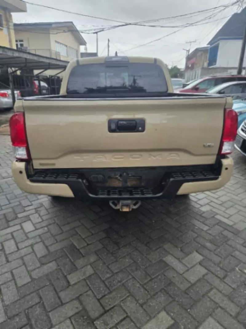 TOYOTA Tacoma   - 2018