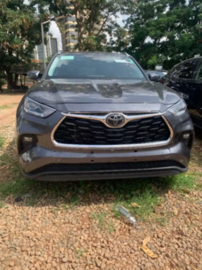 Toyota Highlander   - 2021