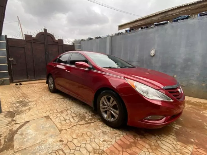 Hyundai Sonata   - 2012