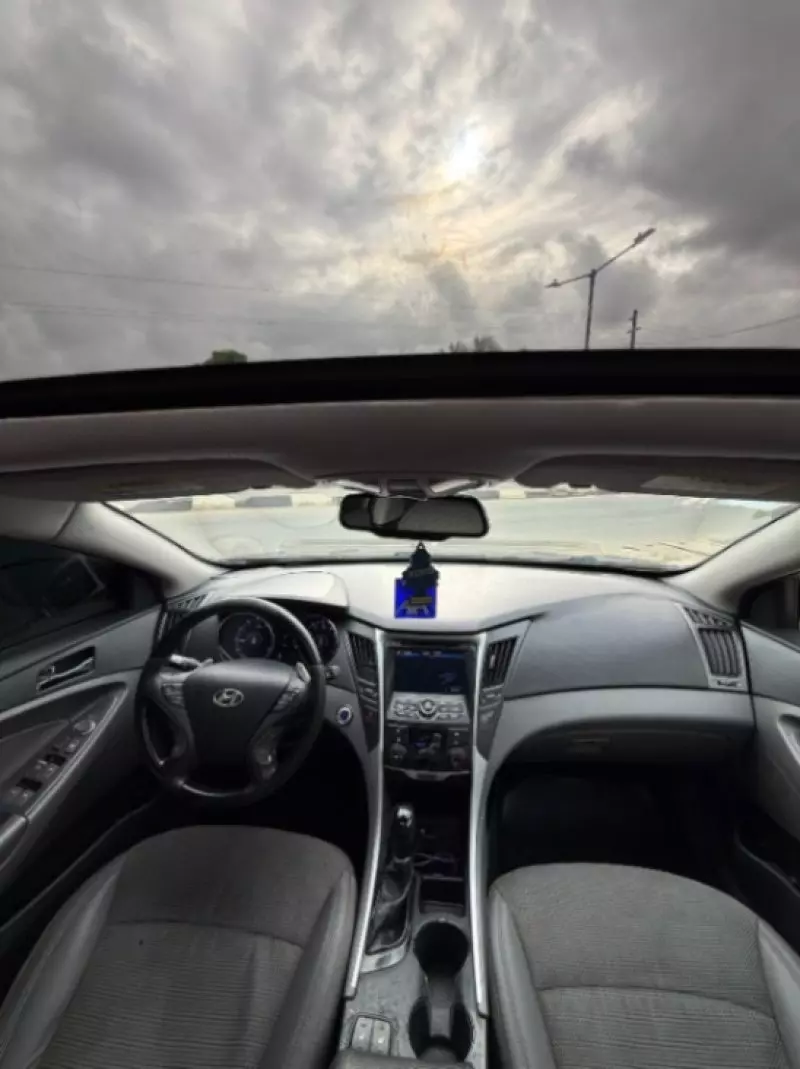 Hyundai Sonata   - 2013