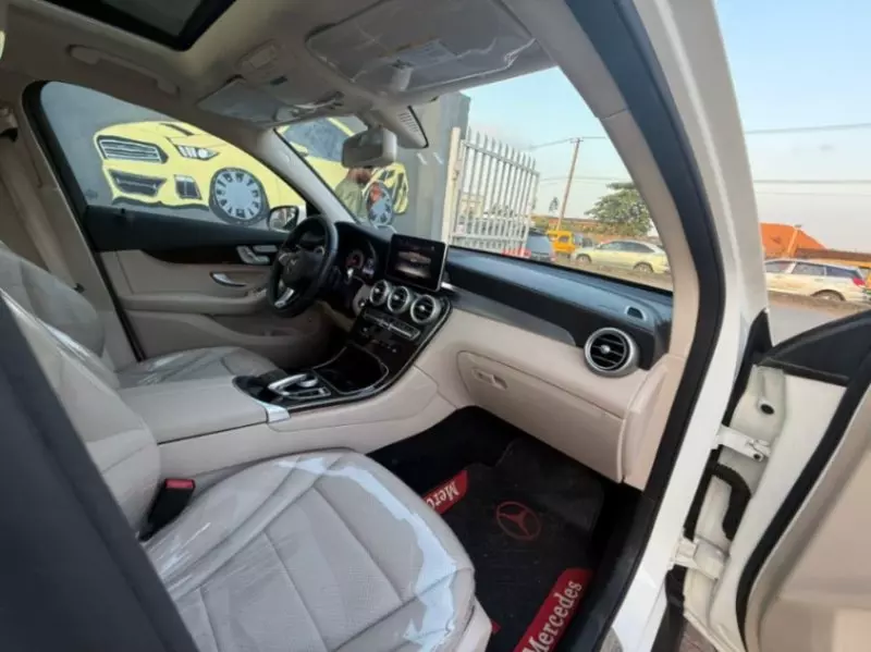 Mercedes-Benz GLC 300   - 2017