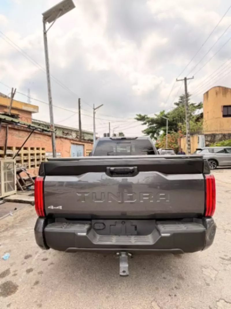 Toyota Tundra   - 2022