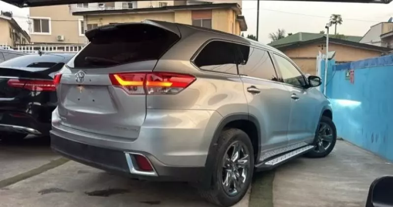 Toyota Highlander   - 2019
