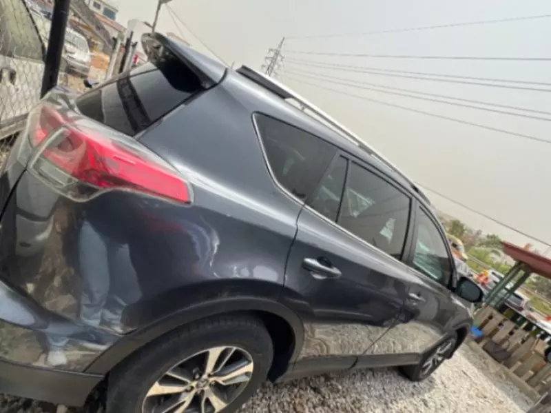 Toyota RAV 4   - 2017
