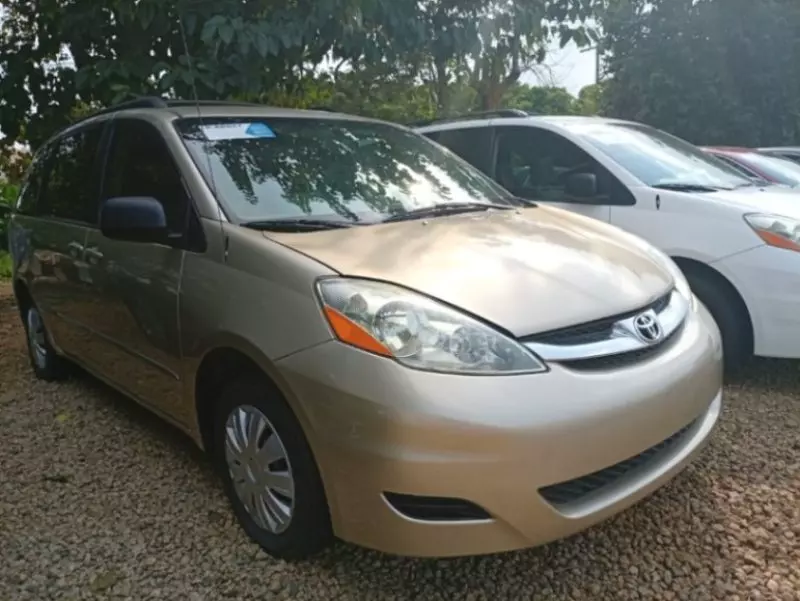 Toyota Sienna   - 2009