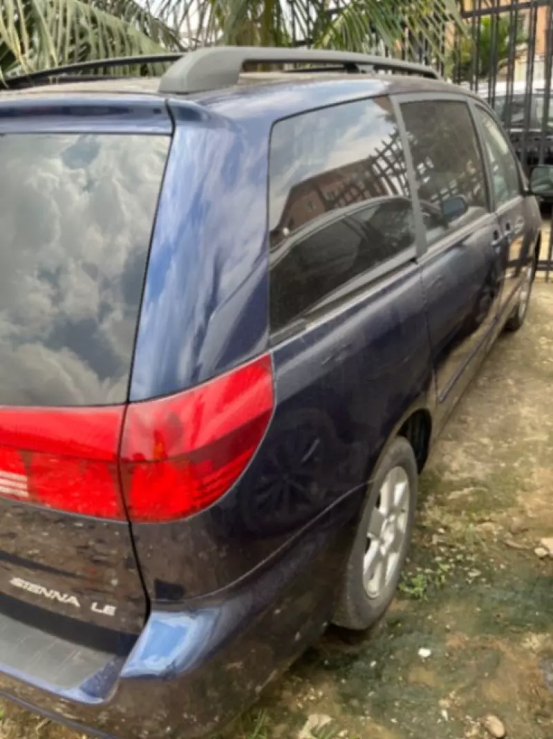 TOYOTA Sienna   - 2004