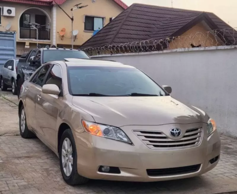Toyota Camry   - 2009