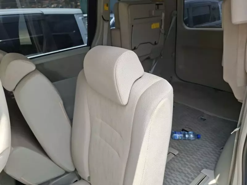 Toyota Noah   - 2012