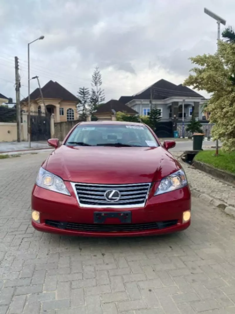 Lexus ES 350   - 2010