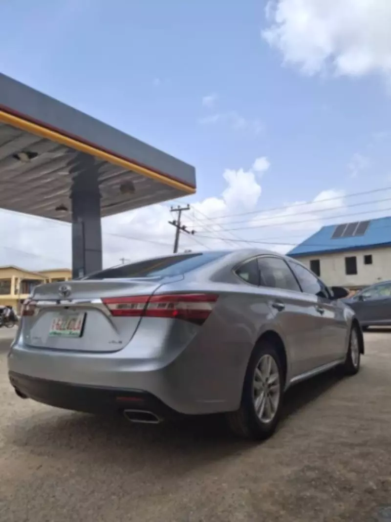 TOYOTA Avalon - 2015