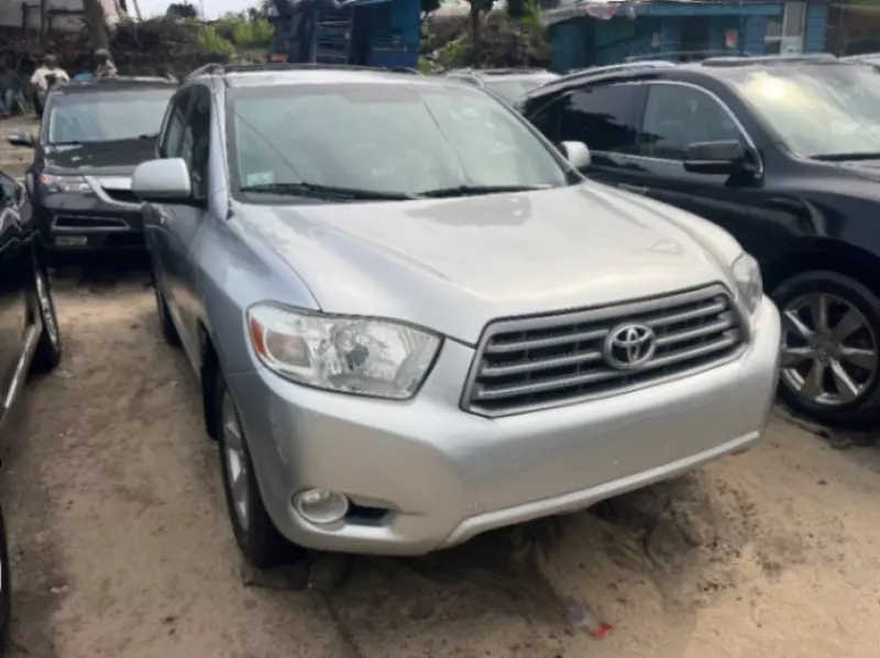 Toyota Highlander   - 2010