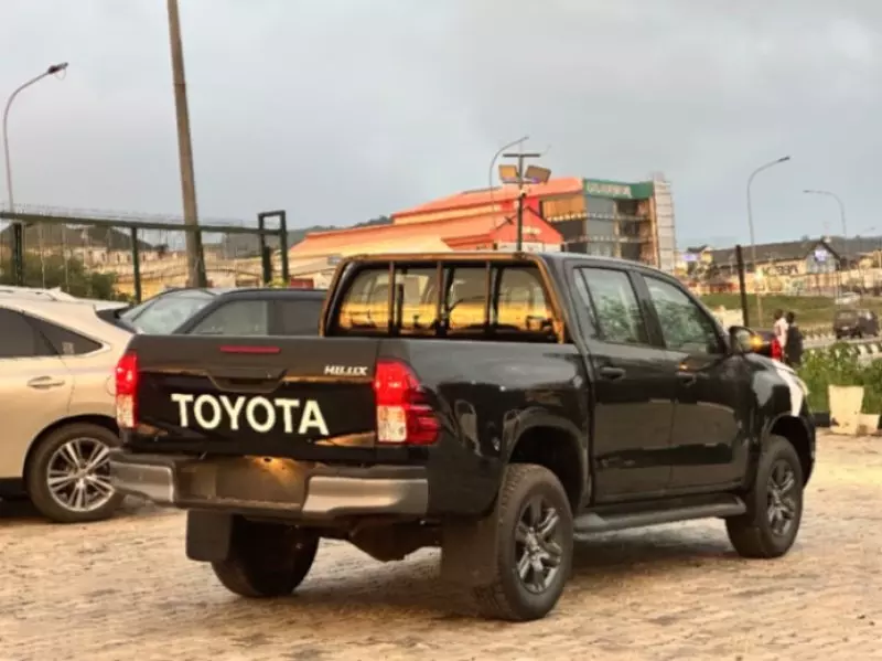 TOYOTA Hilux   - 2025
