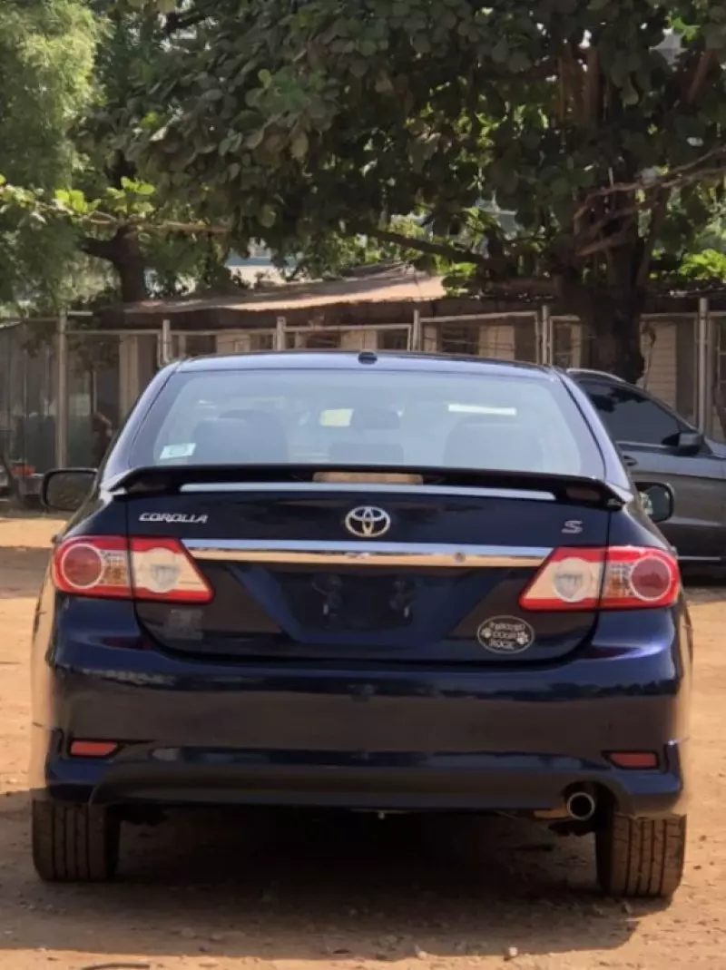 Toyota Corolla   - 2012