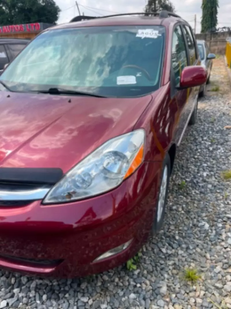 TOYOTA Sienna   - 2008