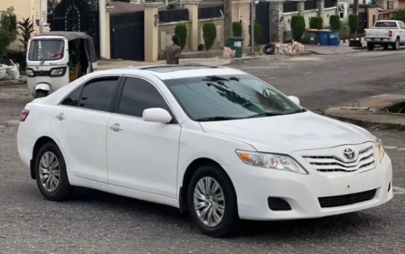 TOYOTA Camry   - 2010