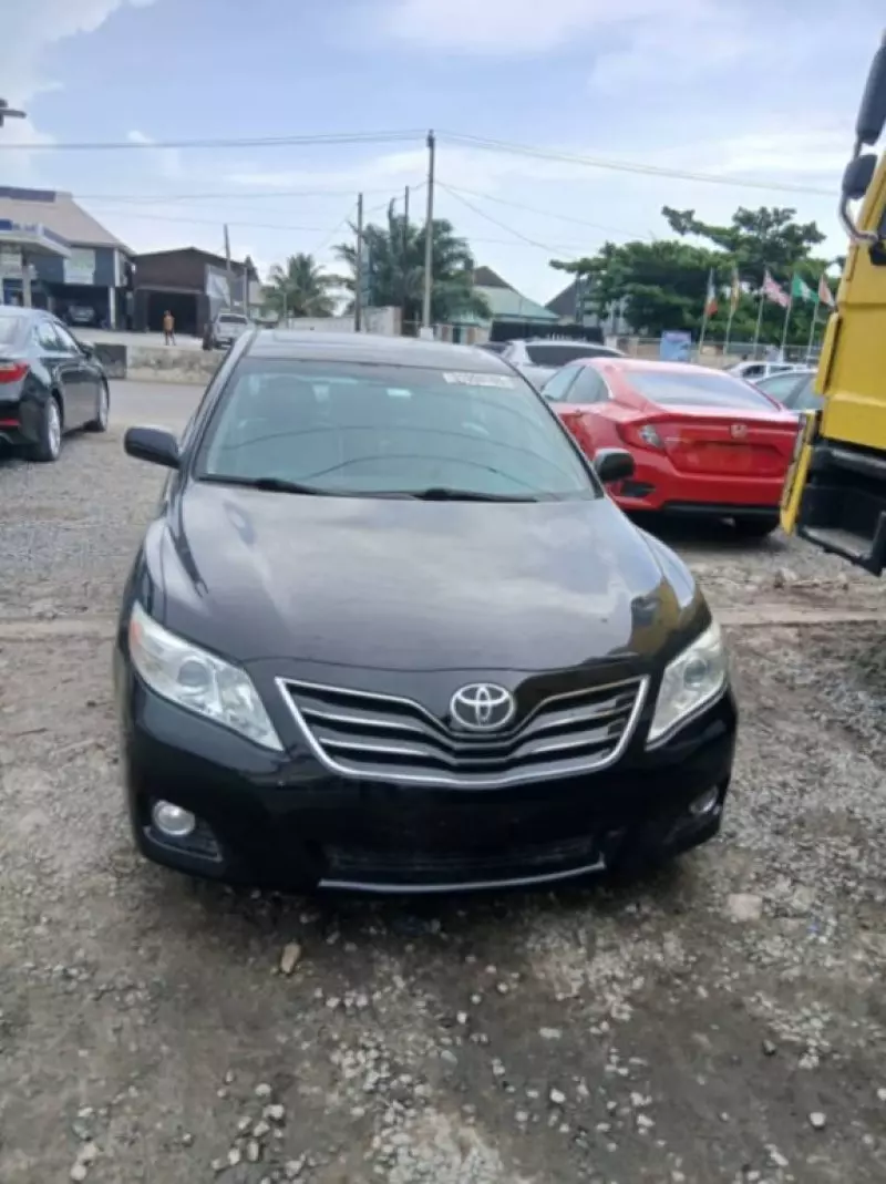 TOYOTA Camry   - 2010