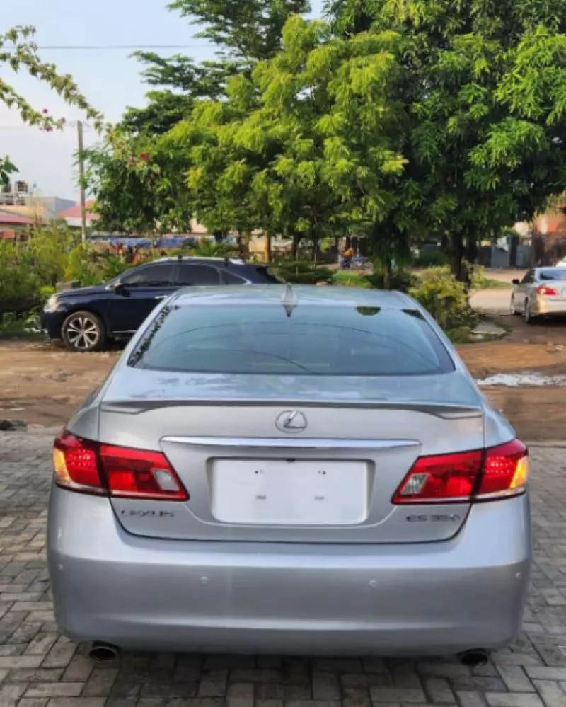 Lexus ES 350   - 2010