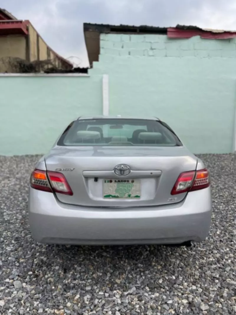 Toyota Camry   - 2011