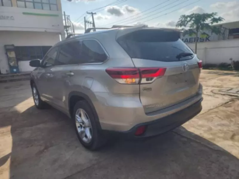 TOYOTA Highlander   - 2015