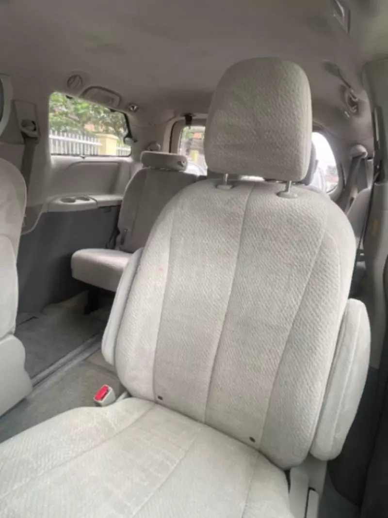 TOYOTA Sienna   - 2011