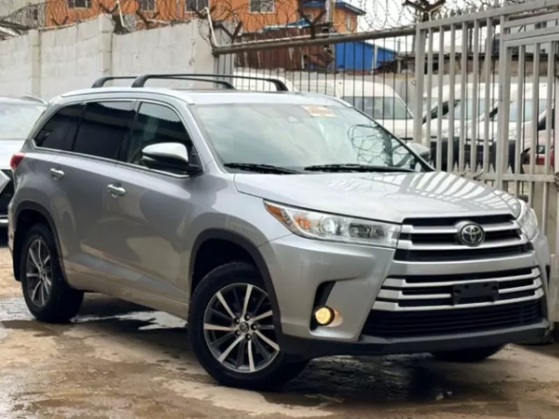 Toyota Highlander   - 2017
