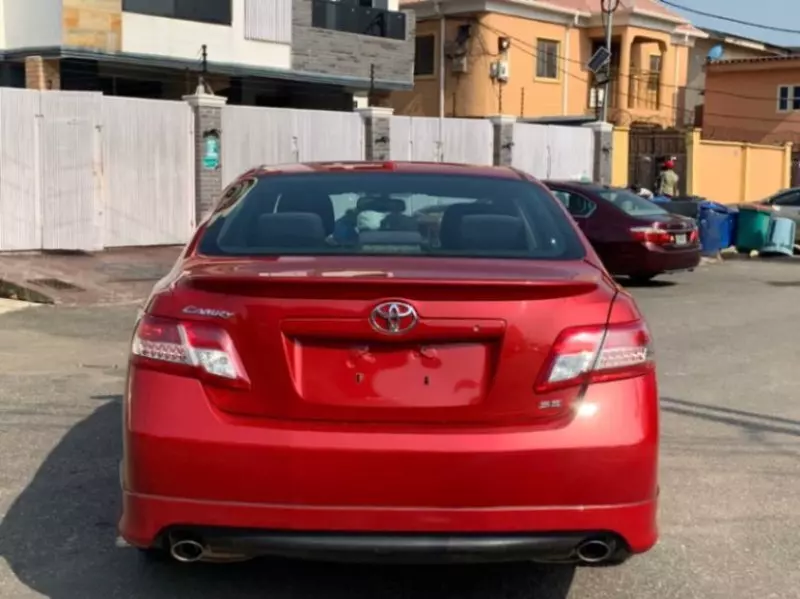 Toyota Camry   - 2010