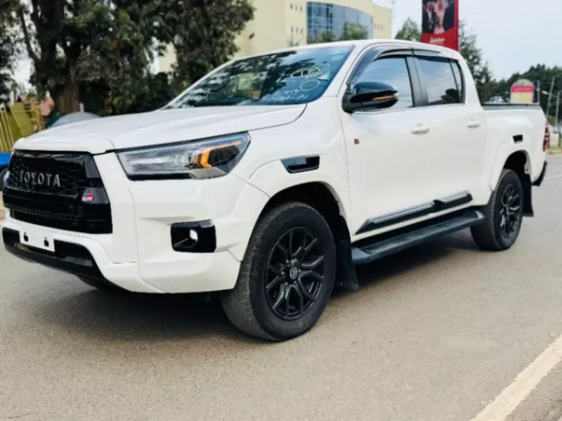 Toyota Hilux    - 2022