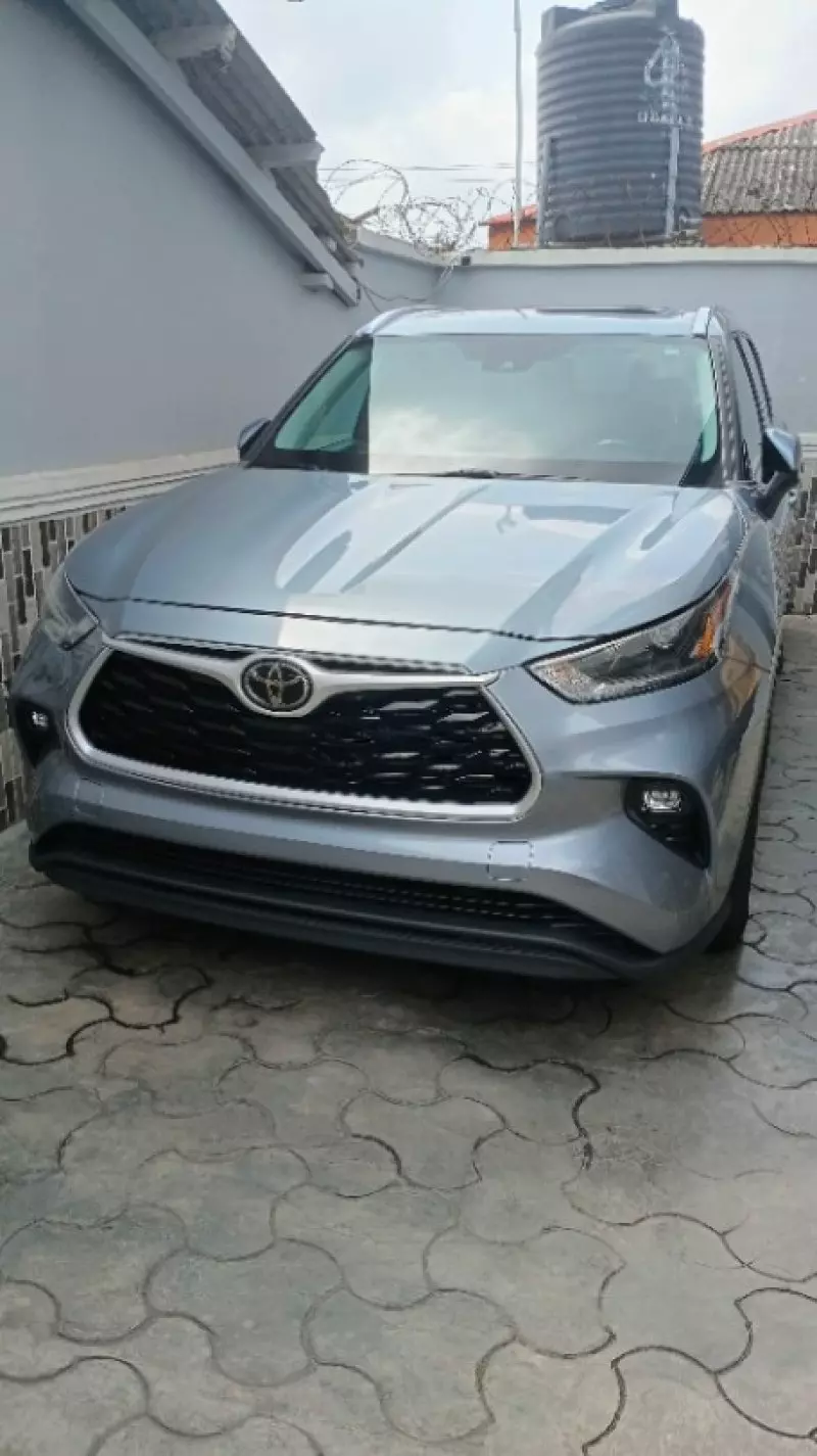 Toyota Highlander   - 2021