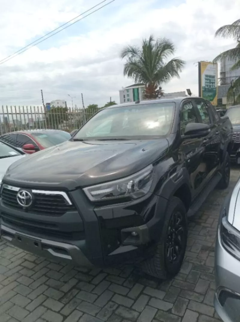 Toyota Hilux   - 2025