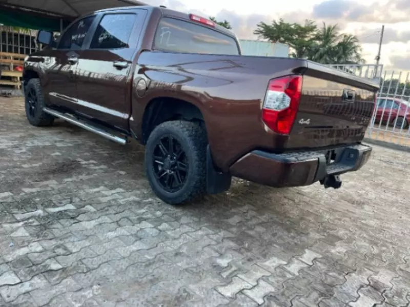 Toyota Tundra   - 2017