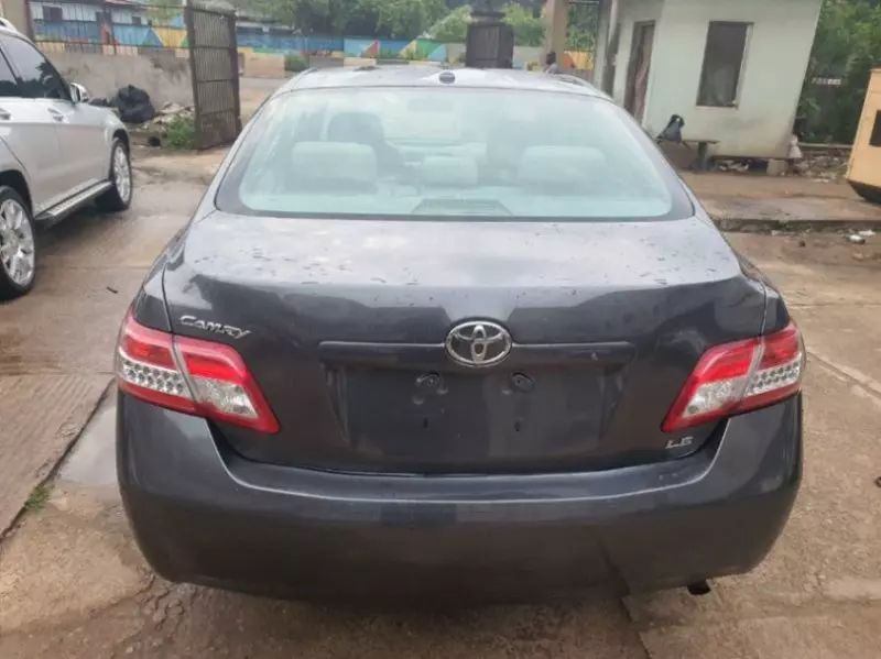 Toyota camry   - 2011