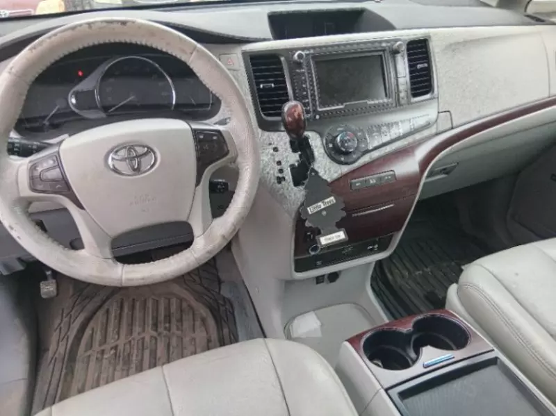 Toyota Sienna   - 2010