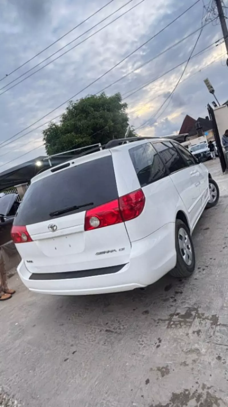 Toyota Sienna   - 2008