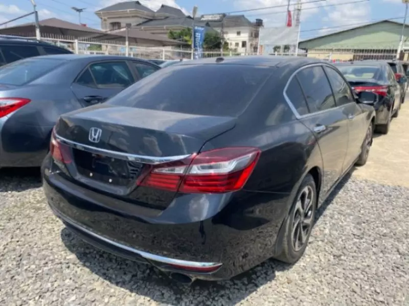 Honda Accord   - 2017