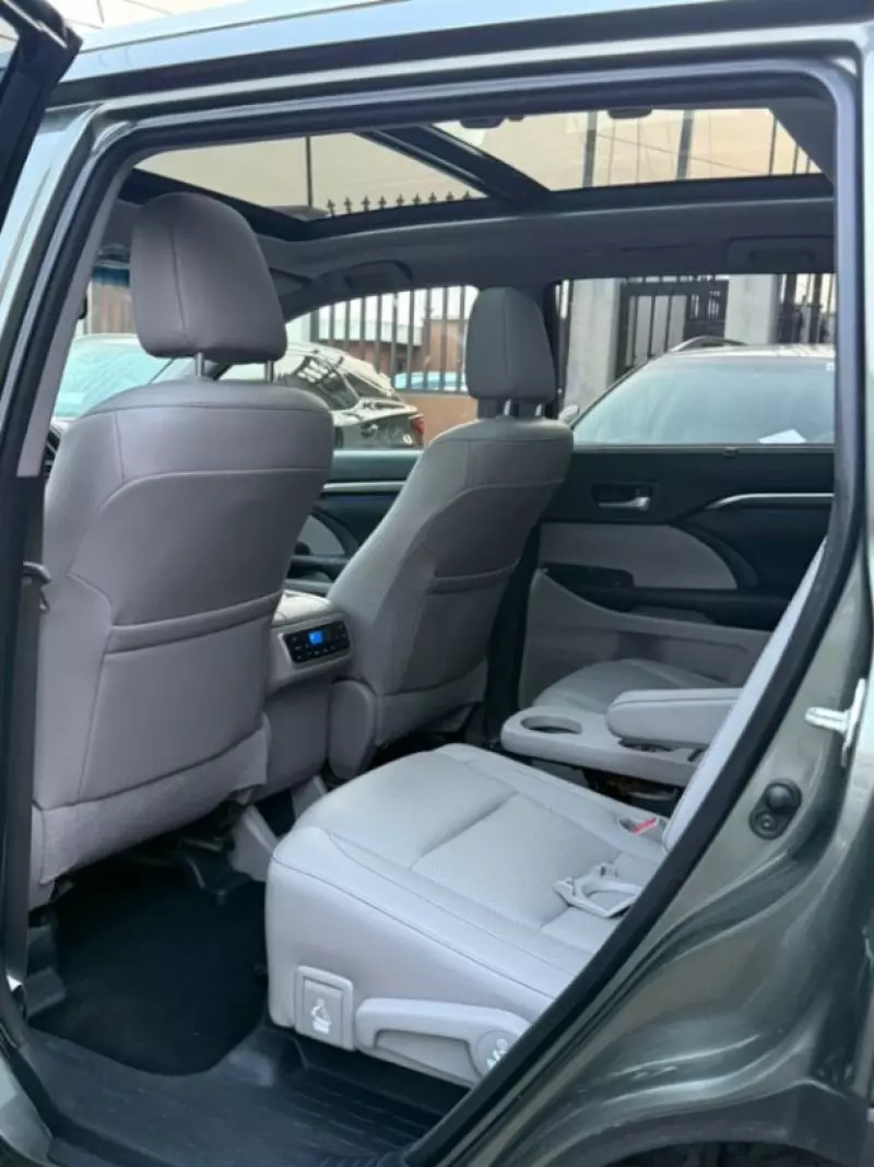 Toyota Highlander   - 2015