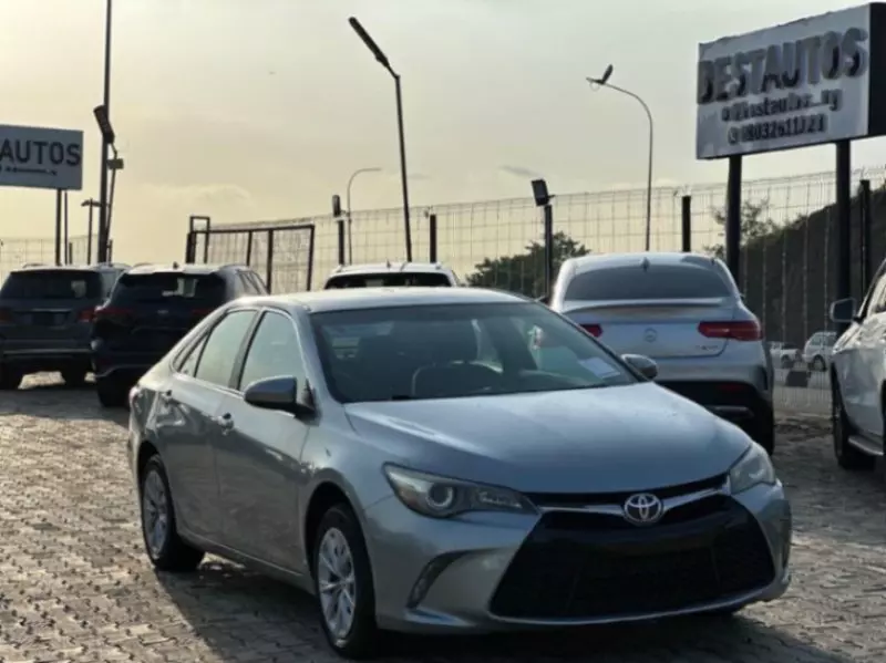 TOYOTA Camry - 2016