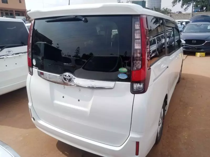 TOYOTA Noah   - 2015