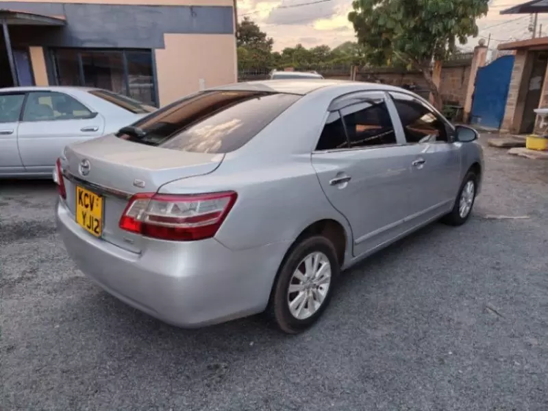 Toyota Premio    - 2012