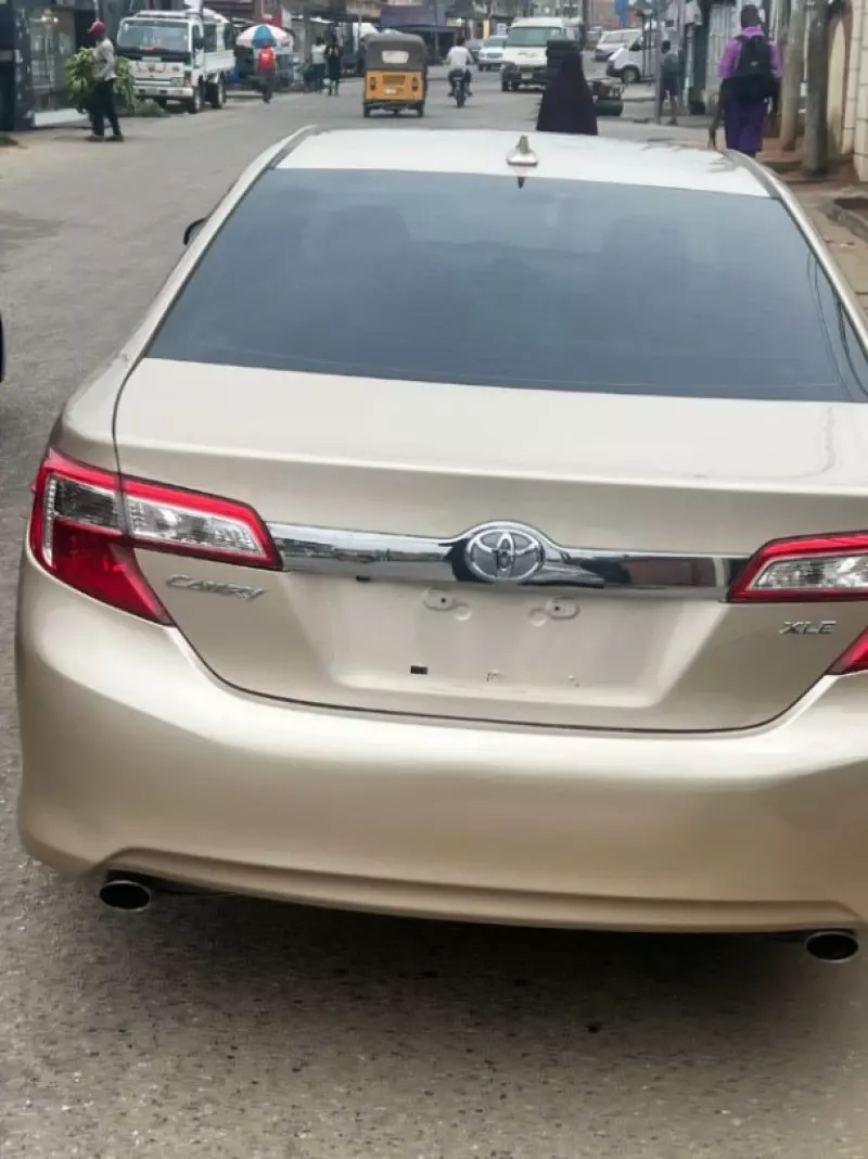 TOYOTA Camry - 2012