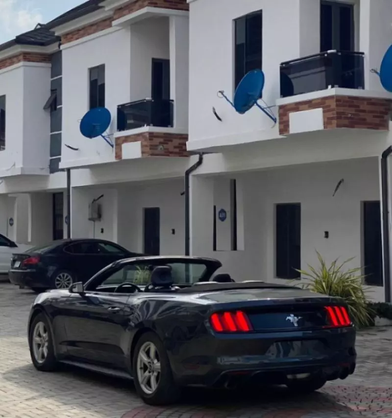 Ford Mustang   - 2016