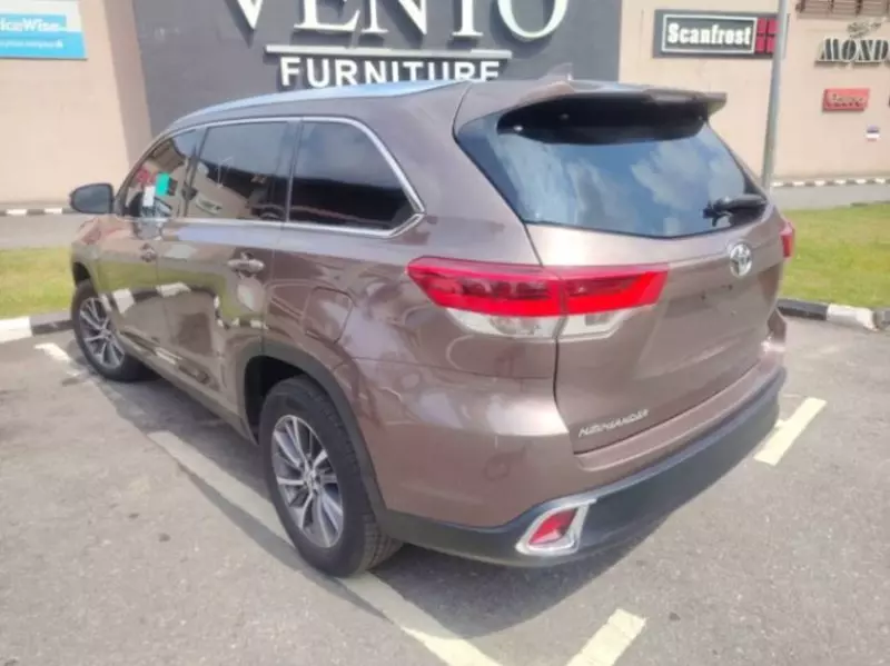Toyota Highlander   - 2019