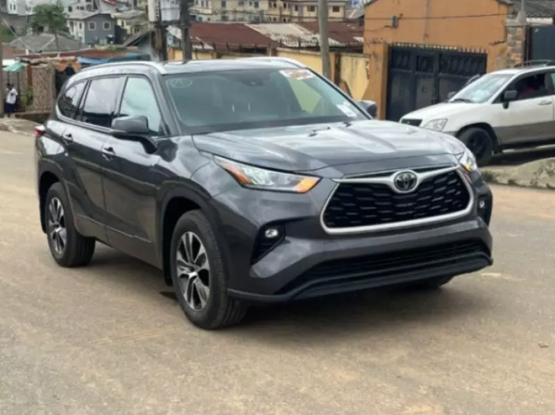 Toyota Highlander   - 2020