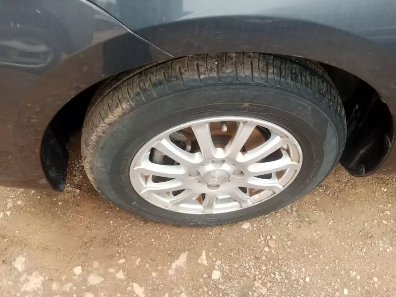 Toyota Sienta   - 2012