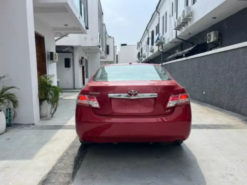Toyota Camry   - 2010